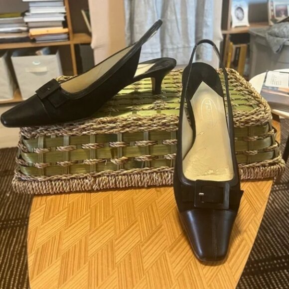 Classic Talbots Black Slingbacks- Genuine Leather - Picture 2 of 3